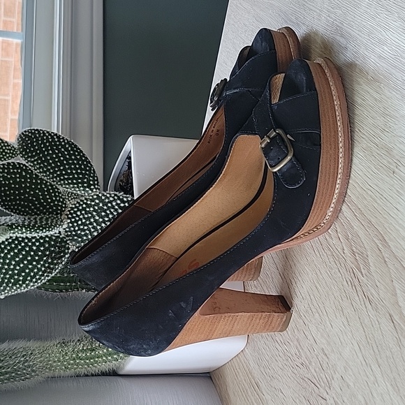 Michael Kors Wood Platform Black Suede Crossed Strap Buckle Sandals - Picture 1 of 7